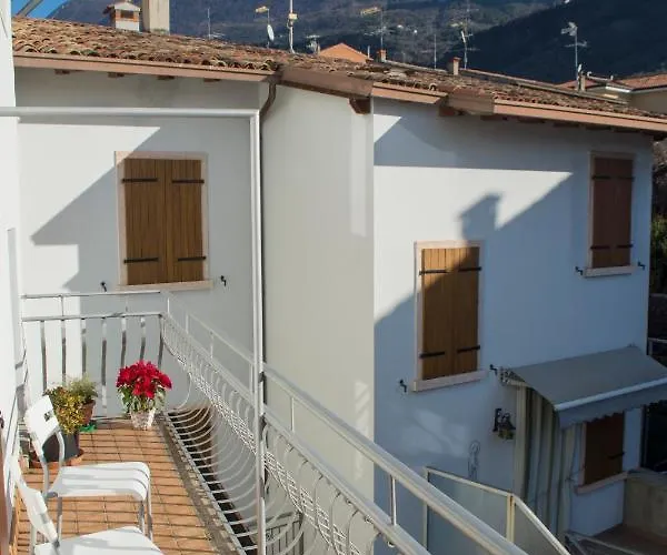 Апартаменты La Terrazza Del Borgo Con Parcheggio Мальчезине